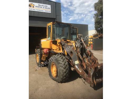 caption VOLVO L90D For dismantling