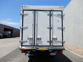 Mitsubishi FK600 Fighter Refrigerated Truck - picture2' - Click to enlarge