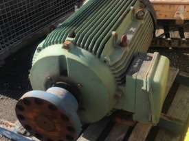 160 kw 220 hp 8 pole 415 volt AC Electric Motor - picture0' - Click to enlarge