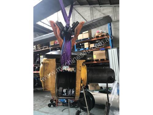 24 Volt Electric Cable Hoist Shop Crane 300kg with Pendant Control and Carriage