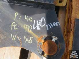 PD4 DIGGA AUGER DRIVE (HEAD PLATE TO SUIT A 3-4 TON HEX) COMES WITH 2 AUGER BITS - picture1' - Click to enlarge