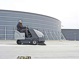 Nilfisk Advance SR 1601 Rider Sweeper - picture1' - Click to enlarge