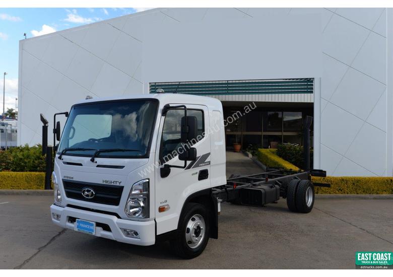 caption 2019 Hyundai MIGHTY EX8 Cab Chassis