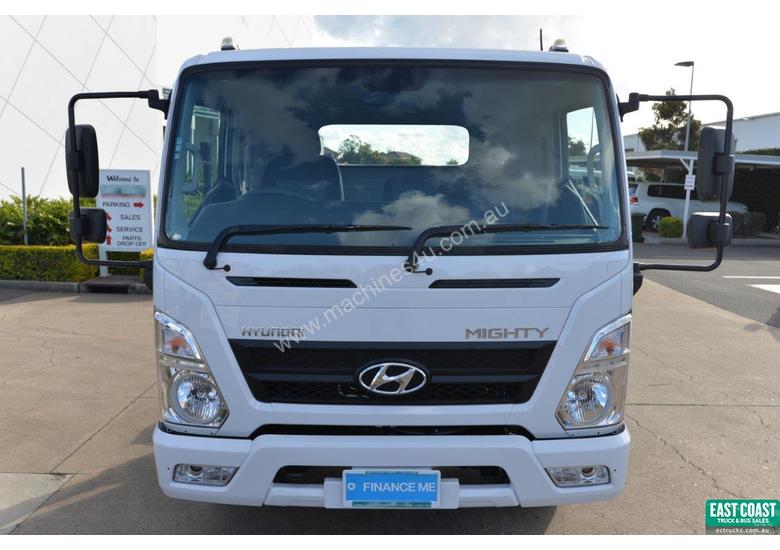 caption 2019 Hyundai MIGHTY EX8 Cab Chassis