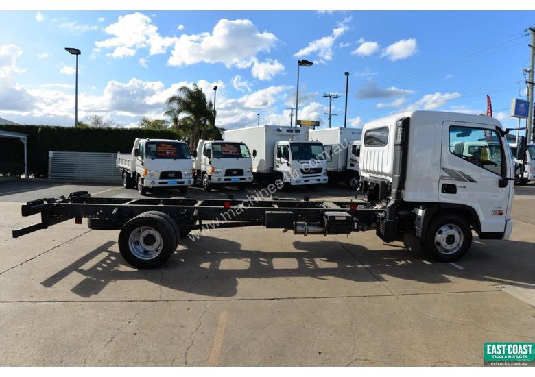 caption 2019 Hyundai MIGHTY EX8 Cab Chassis