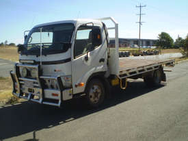 Hino Dutro Tray Truck - picture1' - Click to enlarge