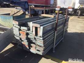 Assorted Scaffolding, Group Lot - picture1' - Click to enlarge