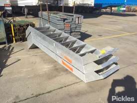 Assorted Scaffolding, Group Lot - picture2' - Click to enlarge