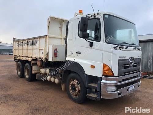 2006 Hino FS1E 700