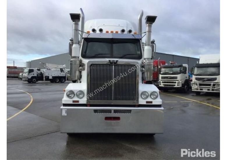 caption 2012 Western Star 4800FX