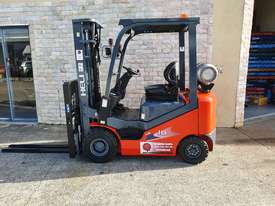 Heli H3 series 1.8T container mast forklift - picture0' - Click to enlarge