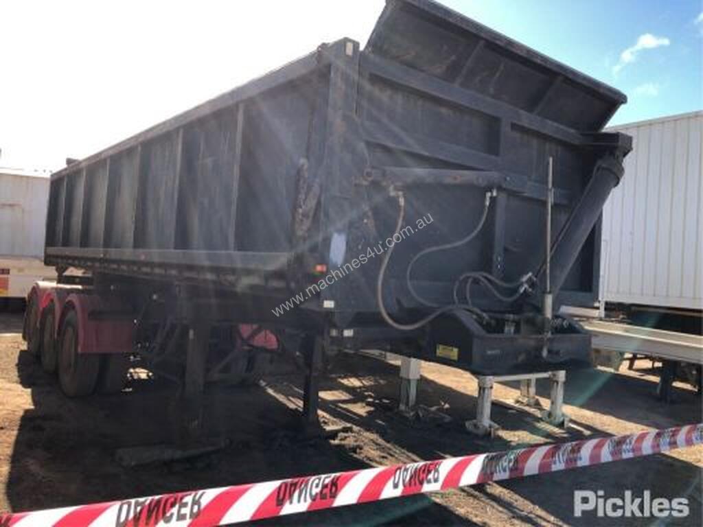 Buy Used Triad Transport 2008 Triad Transport Trucks in , Listed on