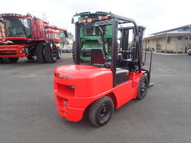 UNUSED 2020 REDLIFT CPCD35H-490 DIESEL FORKLIFT (3 STAGE) - picture2' - Click to enlarge