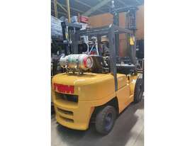 TCM FG40T8, 4Ton (4.5m Lift) Side-Shift LPG/Petrol Forklift - picture0' - Click to enlarge