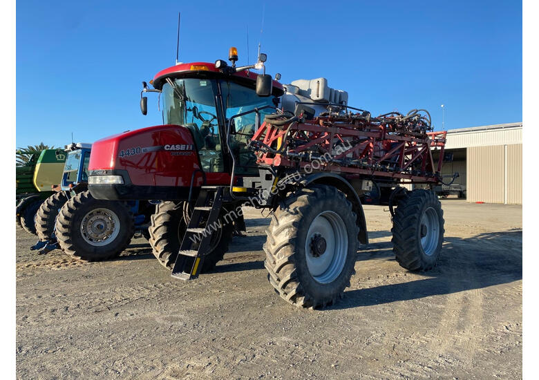 caption CASE IH 4430 Boom Spray Sprayer