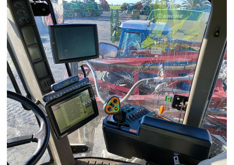 caption CASE IH 4430 Boom Spray Sprayer