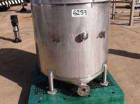 Stainless Steel Storage Tank (Vertical), Capacity: 750Lt - picture0' - Click to enlarge