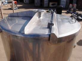 Stainless Steel Storage Tank (Vertical), Capacity: 750Lt - picture1' - Click to enlarge