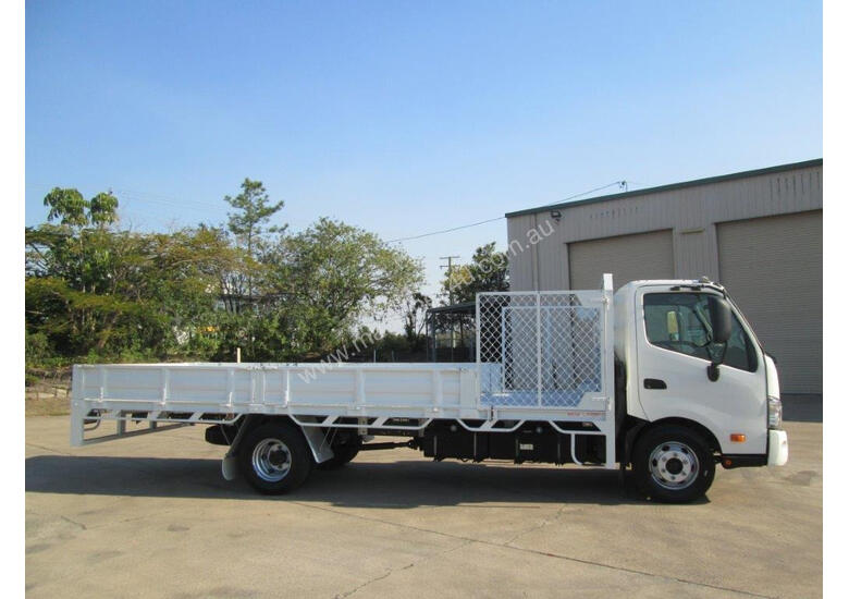 caption Hino 917 - 300 Series Tray Truck