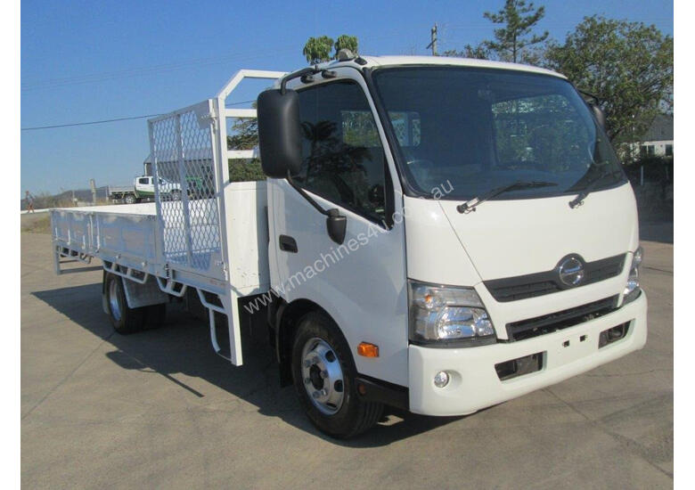 caption Hino 917 - 300 Series Tray Truck