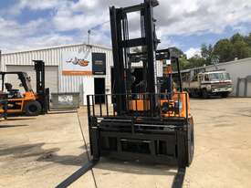 Refurbished Duel Wheel Diesel Forklift with 4000kg Capacity and 4.5 metre Lift Height - picture1' - Click to enlarge
