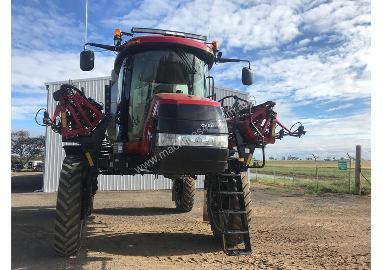 caption CASE IH 4430 Boom Spray Sprayer