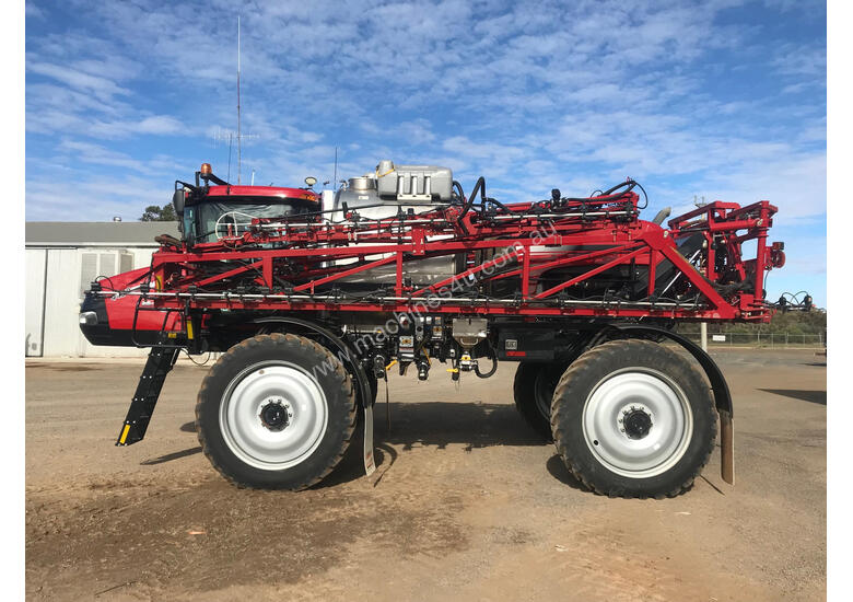 caption CASE IH 4430 Boom Spray Sprayer