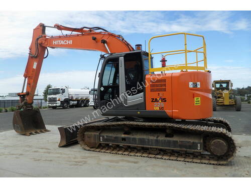 Hitachi ZX225USLC-3 Excavator for Hire