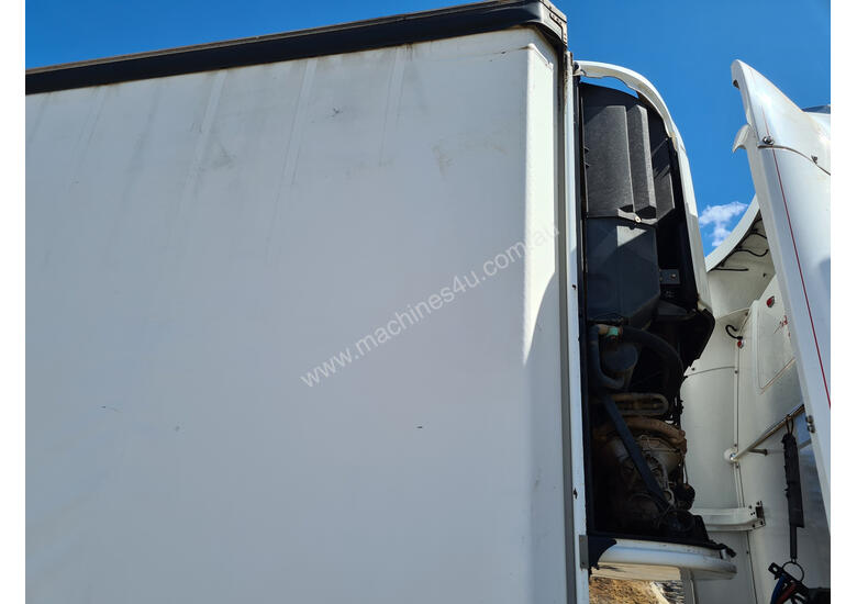 caption Maxitrans Semi Refrig Curtainsider Trailer