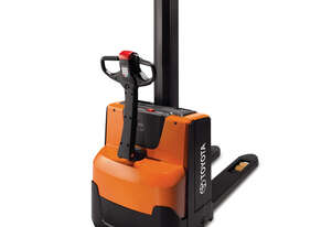 Toyota   SWE080L Walkie Stacker