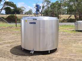 3,000lt STAINLESS STEEL TANK, MILK VAT - picture0' - Click to enlarge