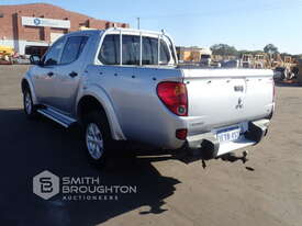 2009 MITSUBISHI TRITON 4X4 DUAL CAB WELL BODY UTE - picture2' - Click to enlarge