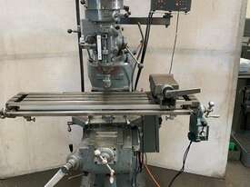 FIRST LC-1.5VS Turret Milling Machine with DRO - picture0' - Click to enlarge