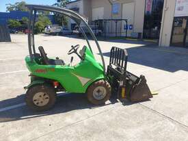 Avant 220 mini loader with pallet forks and 4in1 bucket - picture1' - Click to enlarge