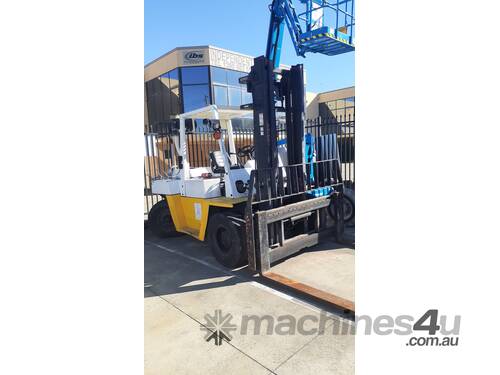 Nissan 6 ton Forklift for sale- 2m wide carriage dual front wheel 2.4m long tynes 3.7m lift height