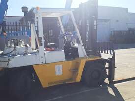 Nissan 6 ton Forklift for sale- 2m wide carriage dual front wheel 2.4m long tynes 3.7m lift height - picture1' - Click to enlarge