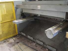 Guillotine Hydraulic Swing Beam Shear - picture0' - Click to enlarge