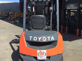 FORKLIFT TOYOTA DIESEL - picture0' - Click to enlarge
