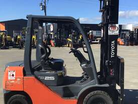 FORKLIFT TOYOTA DIESEL - picture2' - Click to enlarge