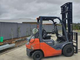 Forklift 2.5T Toyota with Tyne Positioners - picture1' - Click to enlarge