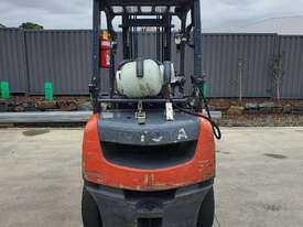 Forklift 2.5T Toyota with Tyne Positioners - picture2' - Click to enlarge