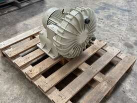 Single Stage Side Channel Blower 3-phase 5.5KW Pressure 300 mbar AirFlow 9 M3/min - picture1' - Click to enlarge