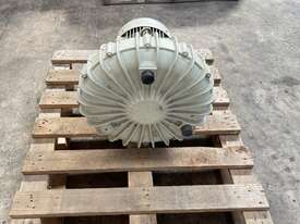 Single Stage Side Channel Blower 3-phase 5.5KW Pressure 300 mbar AirFlow 9 M3/min - picture2' - Click to enlarge