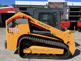 Mustang 2500RT Track loader - picture0' - Click to enlarge