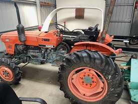 Tractor Kubota 36HP with Attachments - picture0' - Click to enlarge