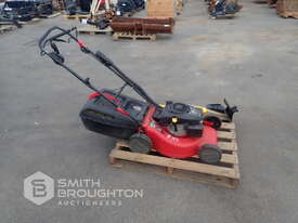 ROVER PRO CUT 960 SELF PROPELLED LAWN MOWER & CATCHER - picture1' - Click to enlarge