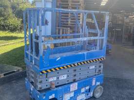 Genie Scissor Lift - picture0' - Click to enlarge