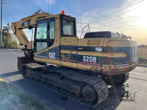 Caterpillar 320 Excavator