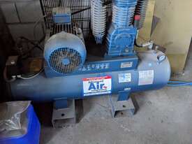 Pilot Air Compressor - picture0' - Click to enlarge