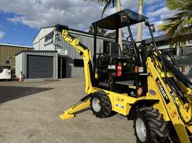 New Hyload Mini Backhoe Loader  - picture0' - Click to enlarge